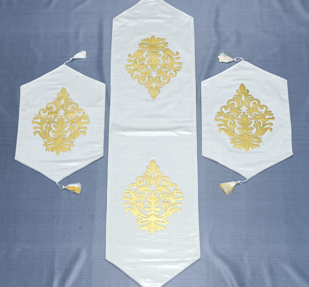 3PCS TABLE RUNNER MAT SET ( 1 RUNNER & 2 MAT ) _ SIZE OF RUNNER 52 /12 INCHES & SIZE OF MAT 18 /12 INCHES